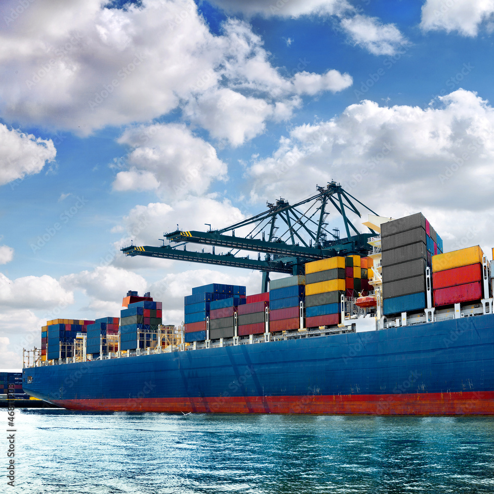 img-cargo-ship-harbor